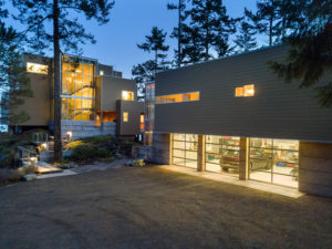 Contemporary Garage Entryway